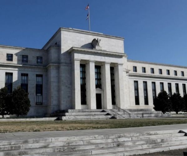 Fed Needs Recession to Win Fight Against Inflation, Poll Shows